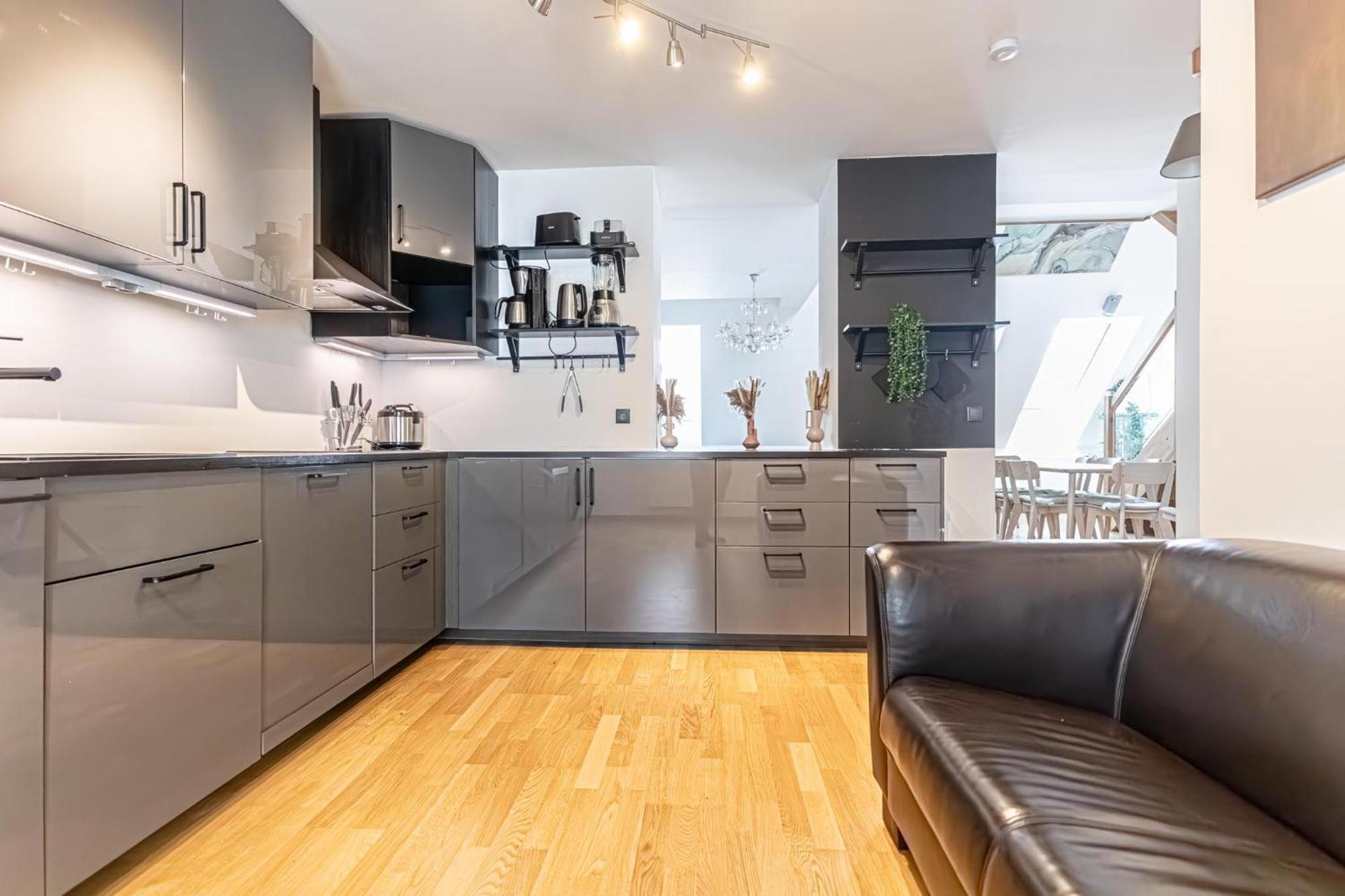 Luxury Penthouse Panorama: Your Retreat Wien